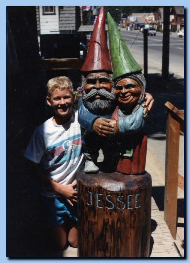 2-17 gnome couple-archive-0002